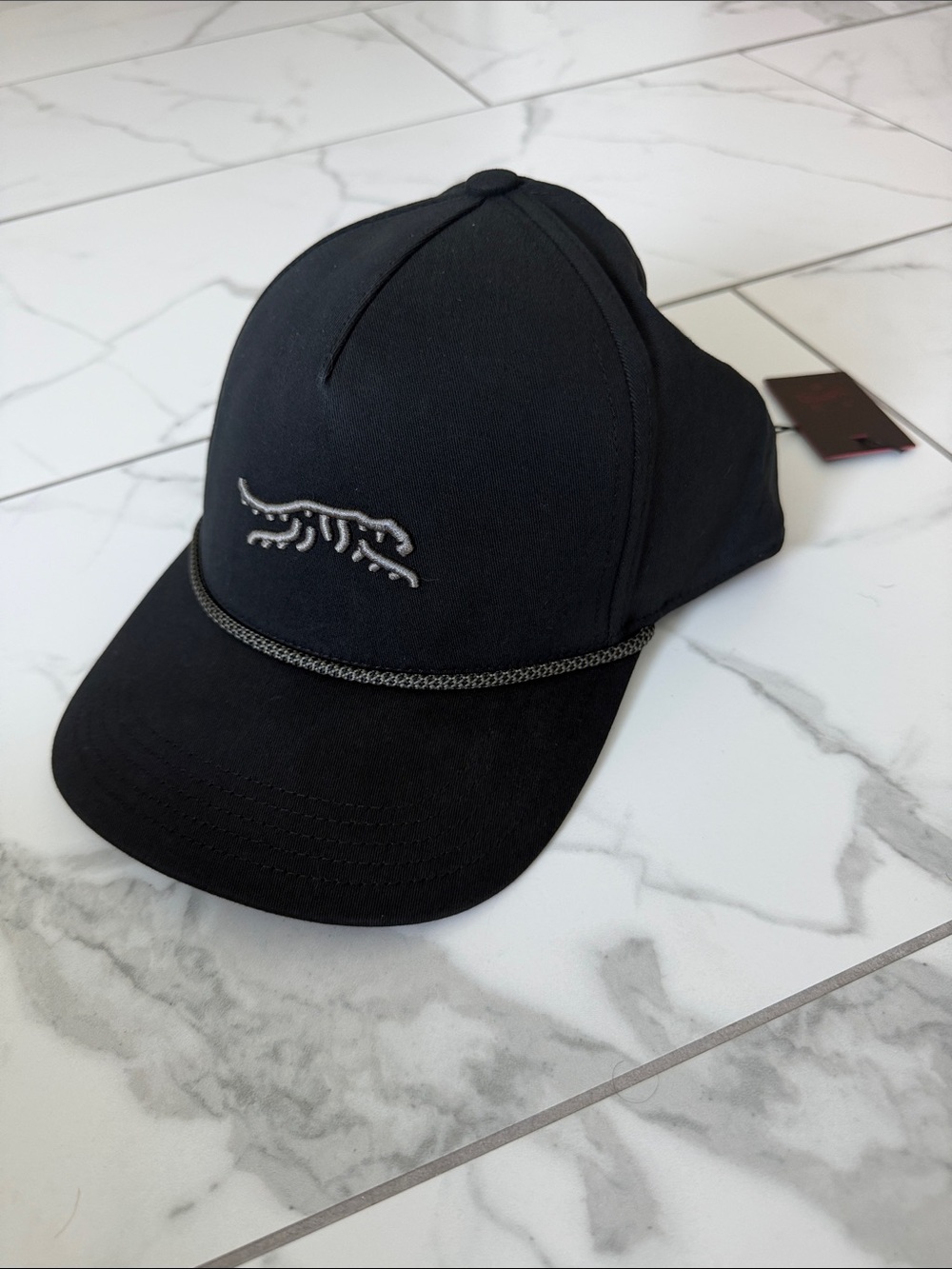 Sun Day Red Icon Rope 5-Panel Snapback Hat- NWT in black